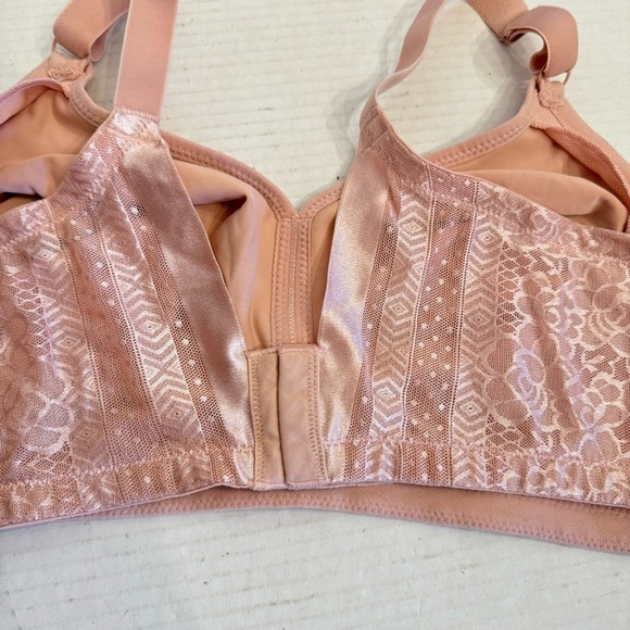 44C Breezies Bra Nude Rose Seamless Wirefree Support - Picture 9 of 16